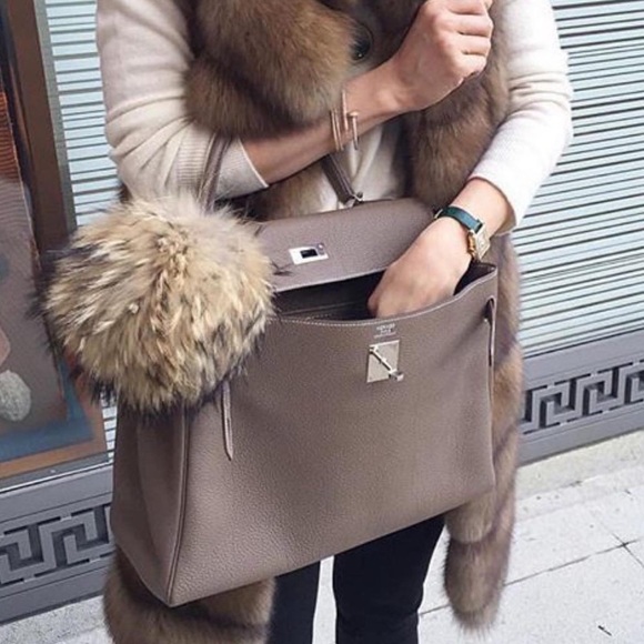 Authentic Hermès Togo Retourne Kelly 35 in Etoupe - Picture 3 of 11